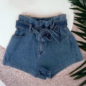 SEA NY PAPERBAG SHORTS STYLE:RS22-123 SIZE 4 Belted high rise med wash